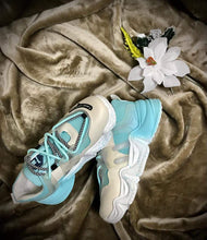 Cargar imagen en el visor de la galería, GOLOUSAL Latest Fashion Sport Tennis Shoes for Women Youth Big Girls Walking Shoes Casual Sports Tennis Running Shoes Casual Gym Sports Shoes