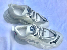 Cargar imagen en el visor de la galería, GOLOUSAL Latest Fashion Sport Tennis Shoes for Women Youth Big Girls Walking Shoes Casual Sports Tennis Running Shoes Casual Gym Sports Shoes