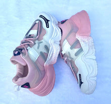 Cargar imagen en el visor de la galería, GOLOUSAL Latest Fashion Sport Tennis Shoes for Women Youth Big Girls Walking Shoes Casual Sports Tennis Running Shoes Casual Gym Sports Shoes