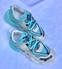 Cargar imagen en el visor de la galería, GOLOUSAL Latest Fashion Sport Tennis Shoes for Women Youth Big Girls Walking Shoes Casual Sports Tennis Running Shoes Casual Gym Sports Shoes