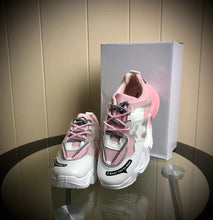 Cargar imagen en el visor de la galería, GOLOUSAL Latest Fashion Sport Tennis Shoes for Women Youth Big Girls Walking Shoes Casual Sports Tennis Running Shoes Casual Gym Sports Shoes